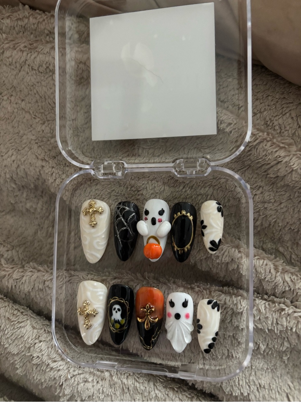 Halloween press on Nails. Size medium, medium almond.